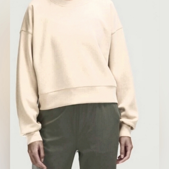 LULULEMON Softstreme Perfectly Oversize Crop/Crew Neck Sweatshirt Bone Color Sz4 - Picture 1 of 2